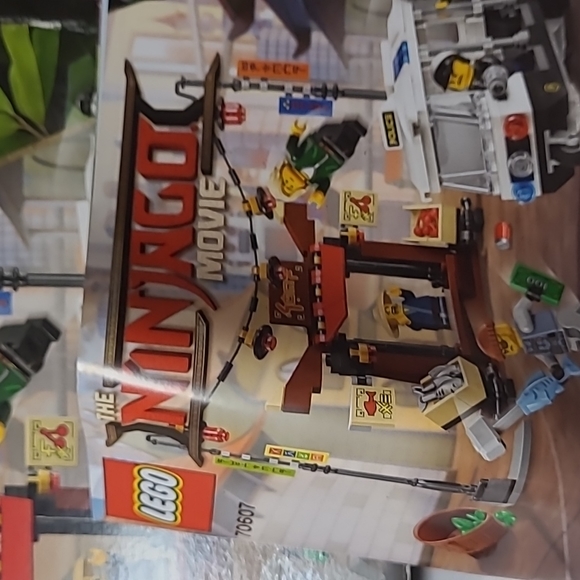 Lego the ninjago movie 70607 opened - Picture 4 of 6